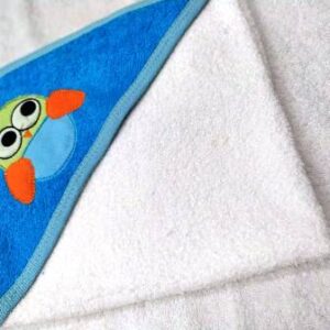 Beybe Articulo 108 - Toallon de bebe con capucha bordada -